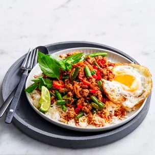 Chicken pad kra pao